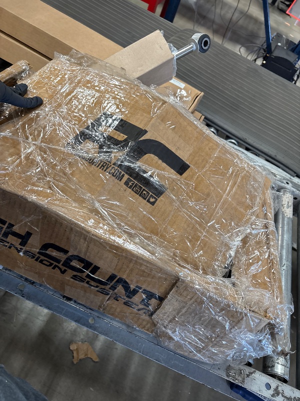 Photo 1 of ***********FOR PARTS ONLY- MISSING BALL JOINS AMONG OTHER PARTS**************
Rough Country Vertex 3" Lift Kit for 20-24 Chevy/GMC 2500 HD 2WD/4WD - 95850RED