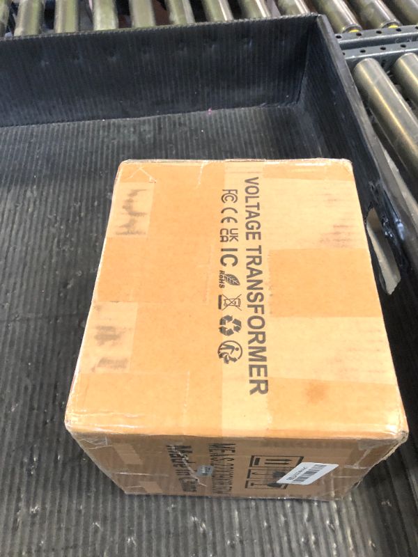 Photo 1 of LVYUAN Voltage Converter Transformer 800 Watt Step Up/Down Convert from 110V-120V to 220V-240Vt and from 220V-240V to 110V-120V with 2 US outlets, 2 Universal outlets, Resettable Circuit Breaker