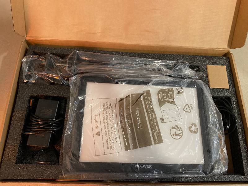 Photo 1 of NEEWER 15.5" LED Streaming Key Light, Clamp on Desk Panel Video Lighting for Gaming Recording Zoom Call, CRI97+, 2.4G PC/Mac iOS/Android APP Control, Compatible with Elgato Stream Deck, GL1 PRO Black