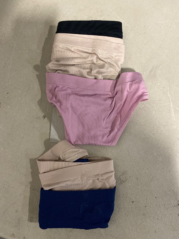 Photo 1 of 6 M Fruit of the Loom Women's 6pk Seamless Thong