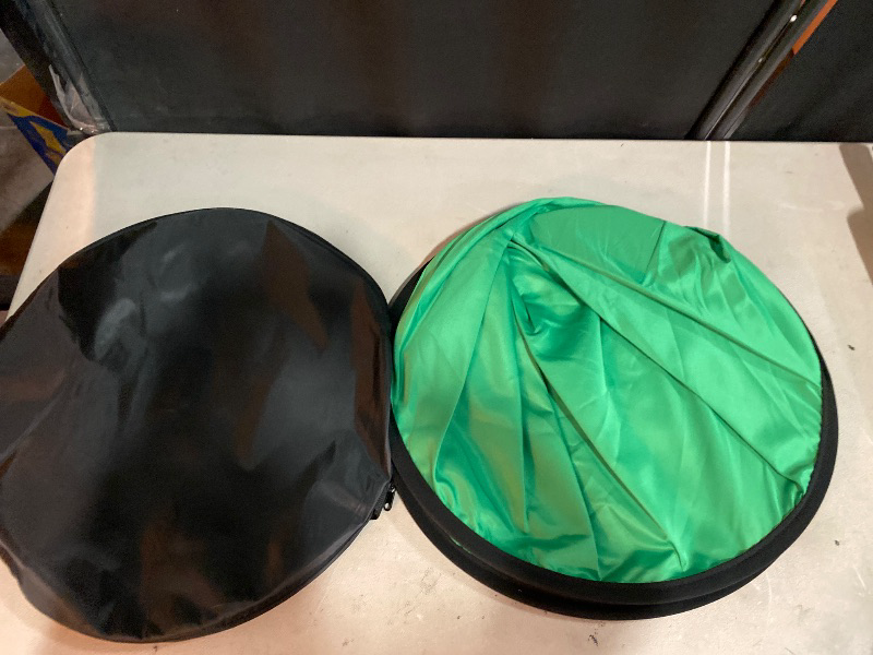 Photo 1 of Cosmos 1 Pc Green Screen Backdrop 43 in / 110 cm Diameter Foldable Portable Photography Background Green Screen Chroma Key Backdrop for Photography Photo Video Studio, Live Streaming, Video Meeting