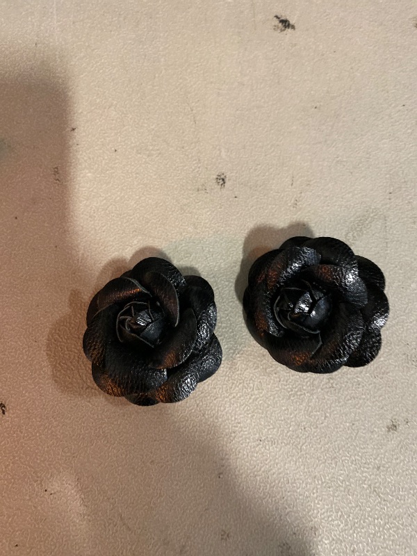 Photo 1 of GALPADA 2 Pcs Leather Flowers clips for shoes, Faux Leather Rose shoe clips, DIY shoe decorations for Flats Heels Sandals Boots