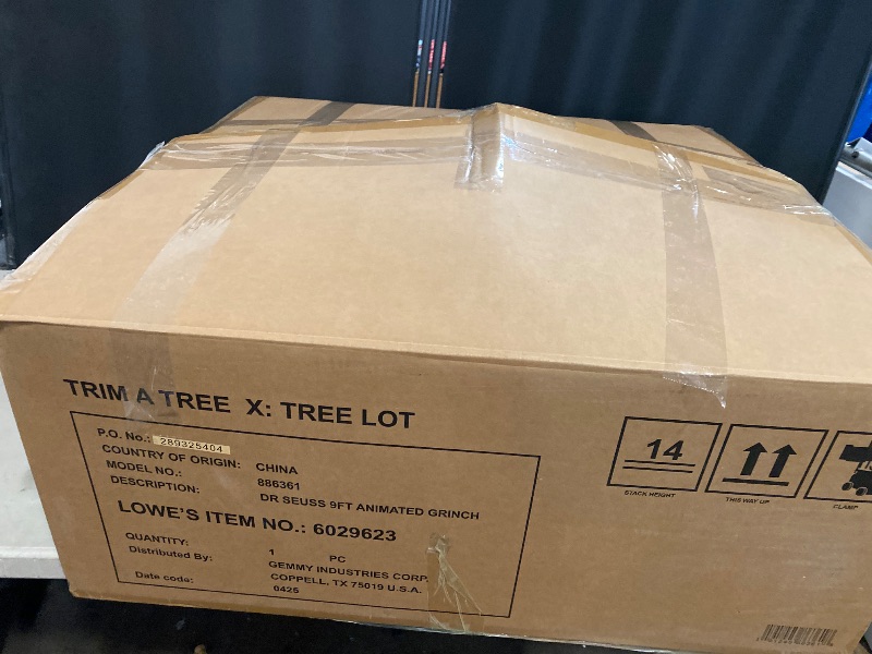 Photo 1 of Grinch 9-ft Dr. Seuss The Grinch Animatronic