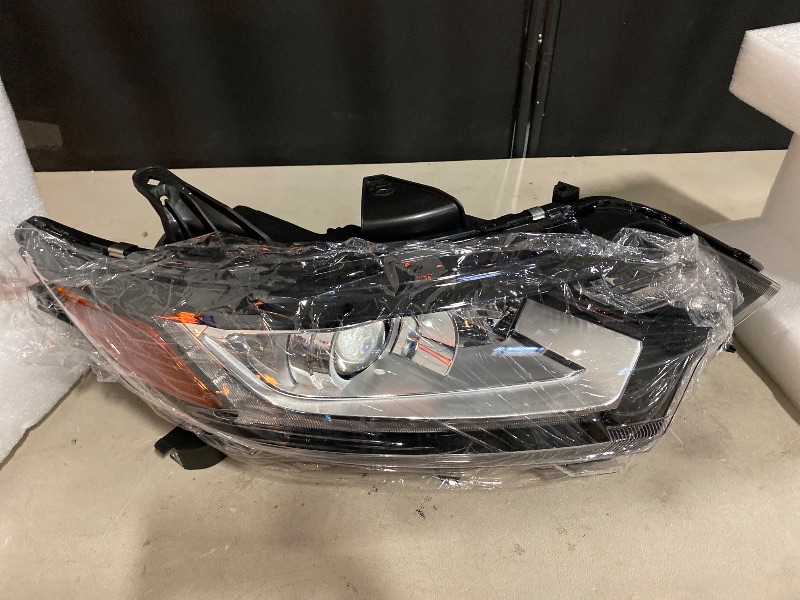 Photo 1 of For Mitsubishi Outlander 2016-2020 Front Halogen Headlight Assembly, Right Passenger Side Head Lights Clear Lens, High Brightness Headlight Assembly Direct Replacement (Right)