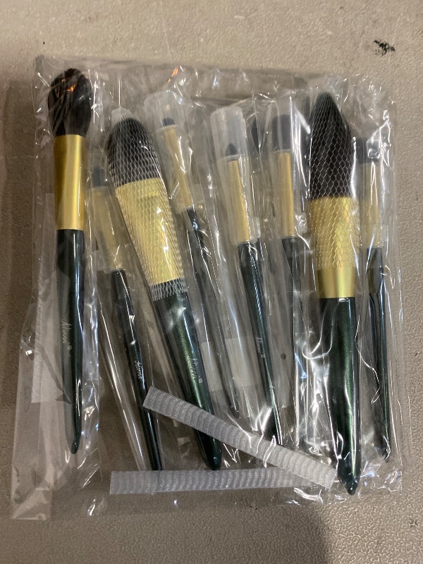 Photo 1 of Makeup Makeup Set Brush Snow White Makeup Brush Loose Powder Brush Eye Shadow Brush Blush Brush 