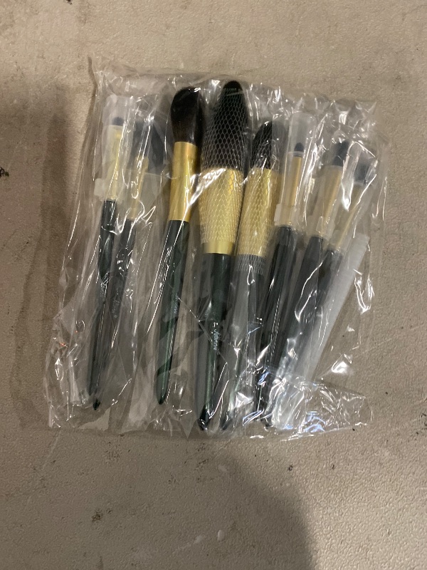 Photo 1 of Makeup Makeup Set Brush Snow White Makeup Brush Loose Powder Brush Eye Shadow Brush Blush Brush