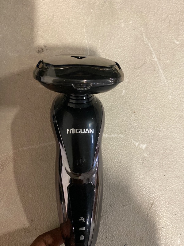 Photo 1 of A Multifunctional 3-In-1 Electric Grooming Kit - Includes a Razor, Nose Hair Trimmer, And Sideburn Shaver, with Detachable Heads, USB Charging, And a Digital Display, Making It Portable And an Ideal Gift for Male Friends
