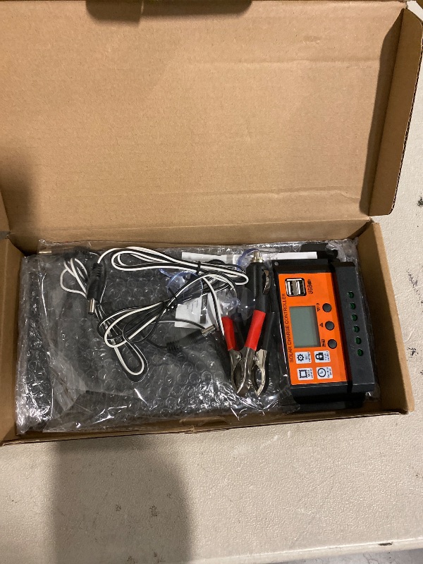 Photo 1 of 600W 18V Monocrystalline Solar Panel Kit with 100A Charge Controller for RV, Camping, and Off-Grid Systems, Portable Lightweight Design with Suction Cups and Car Charging Cable