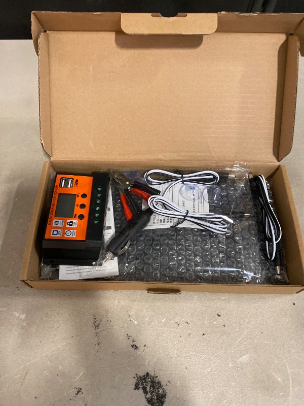 Photo 1 of 600W 18V Monocrystalline Solar Panel Kit with 100A Charge Controller for RV, Camping, and Off-Grid Systems, Portable Lightweight Design with Suction Cups and Car Charging Cable