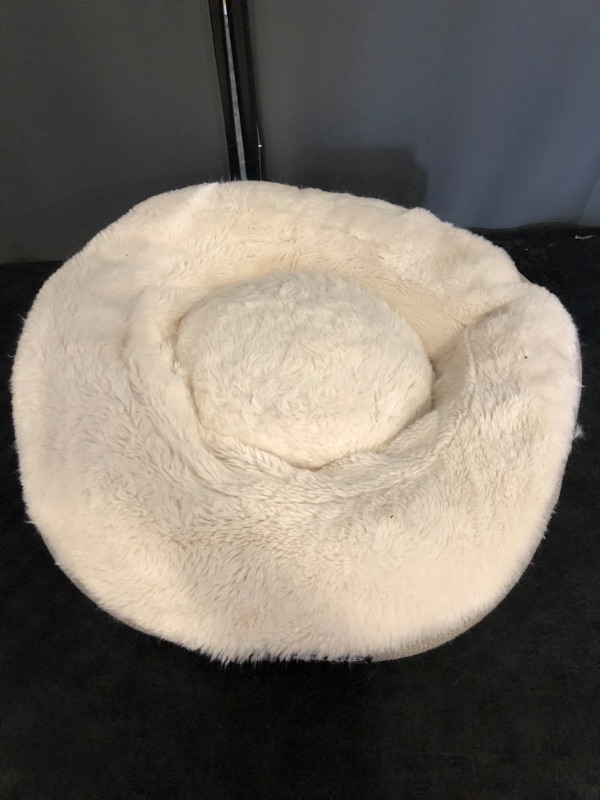 Photo 1 of KIRKLAND SIGNATURE ROUND PET BED