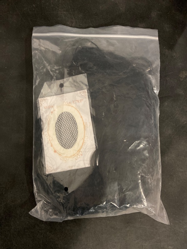 Photo 1 of 18in Black long layered wig