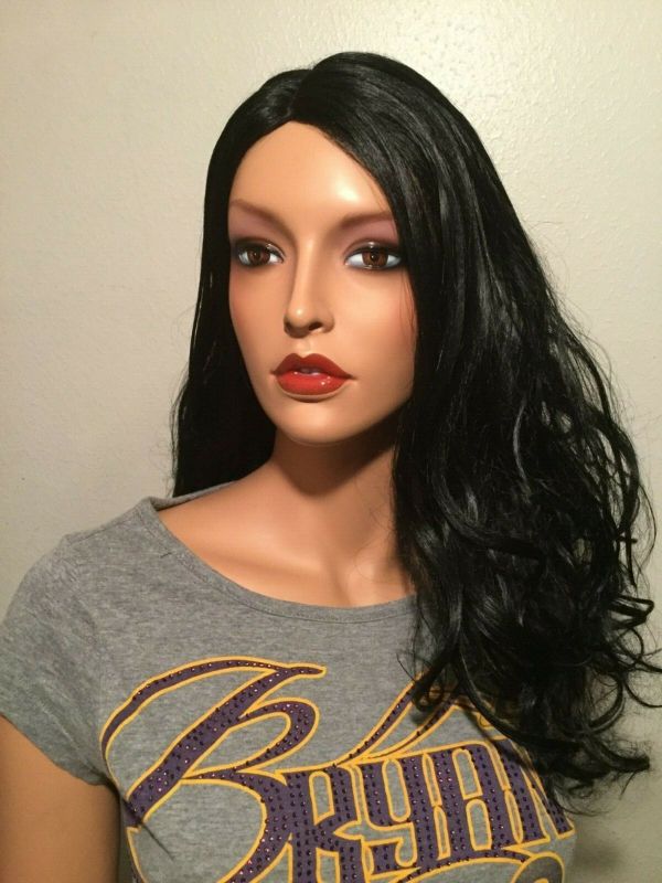 Photo 1 of 18in Black long layered wig