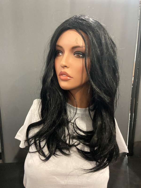 Photo 1 of 18in Black long layered wig