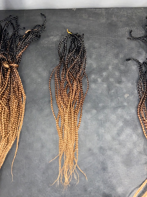 Photo 1 of Box Braid Crochet Hair 1B/30/27 Ombre Blonde Crochet Braids 110 Strands Knotless Crochet Box Braids Pre-looped Crochet Hair for Black Women Chicmoi (T1B/30/27, 24 inch box braids 5 packs)
