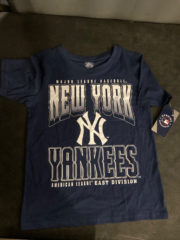 Photo 1 of Size L(12/14) navy blue New York Yankees short-sleeve t-shirt with a distressed graphic print.