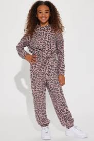 Photo 1 of M (8) Cat & Jack Girls Leopard Print Fuzzy Pajama Set