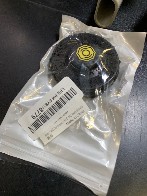 Photo 1 of Brake Fluid Cap Replacement for Honda, Brake Master Cylinder Cap, Brake Fluid Tank Reservoir Cap, Master Brake Cylinder Filler Cap Replaces OEM# 46662-SLE-J01 46662-SDC-A02 46662-S8A-003