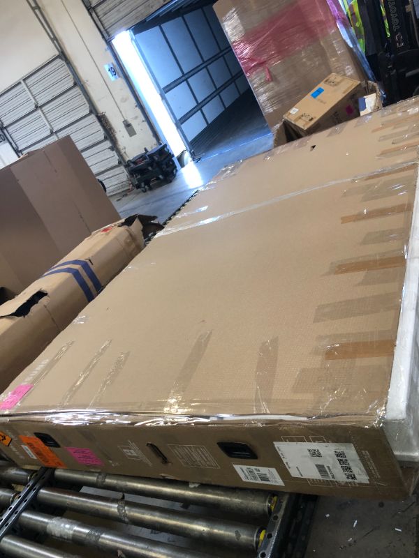 Photo 1 of Samsung 85-Inch Class 4K Crystal UHD DU8000 Series HDR Smart TV w/Object Tracking Sound Lite, Motion Xcelerator 120Hz, Ultra Slim Design, Gaming Hub, Alexa Built-in (UN85DU8000, 2024 Model)-------- PARTS ONLY. CRACKED SCREEN 