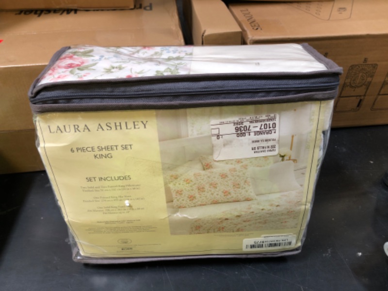 Photo 1 of MARIMEKKO - Queen Sheets, Cotton Percale Bedding Set, Crisp & Cool Home Decor (AJO Red, Queen) (OBS)