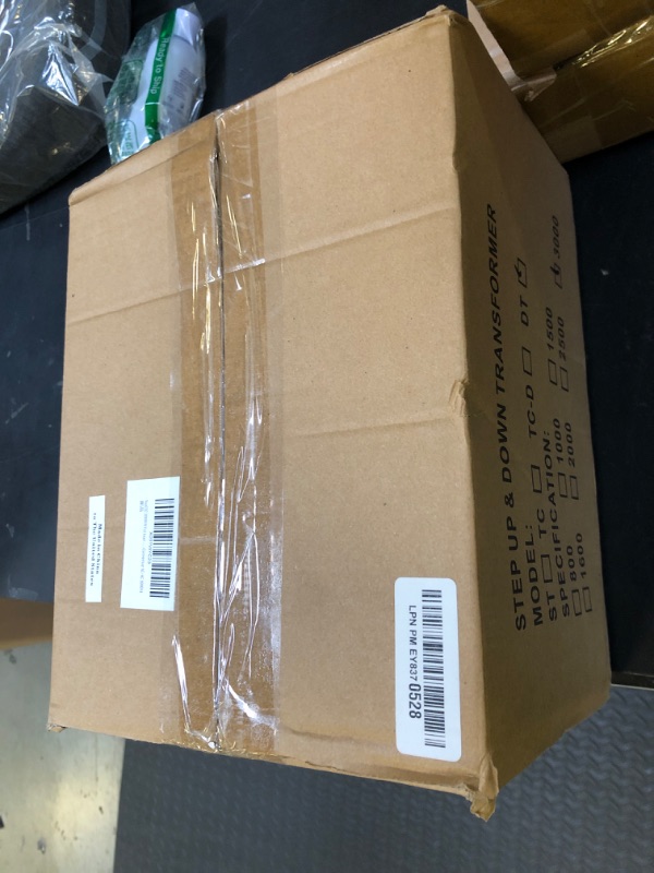 Photo 1 of YaeCCC 3000VA Voltage Transformer Power Converter 110V/220V Converter AC-AC 3000VA