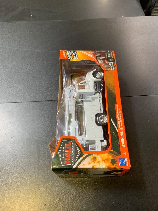 Photo 1 of New Ray International 4200 Line Maintenance Service Truck White Long Haul Trucker Series 1/43 Diecast Model
