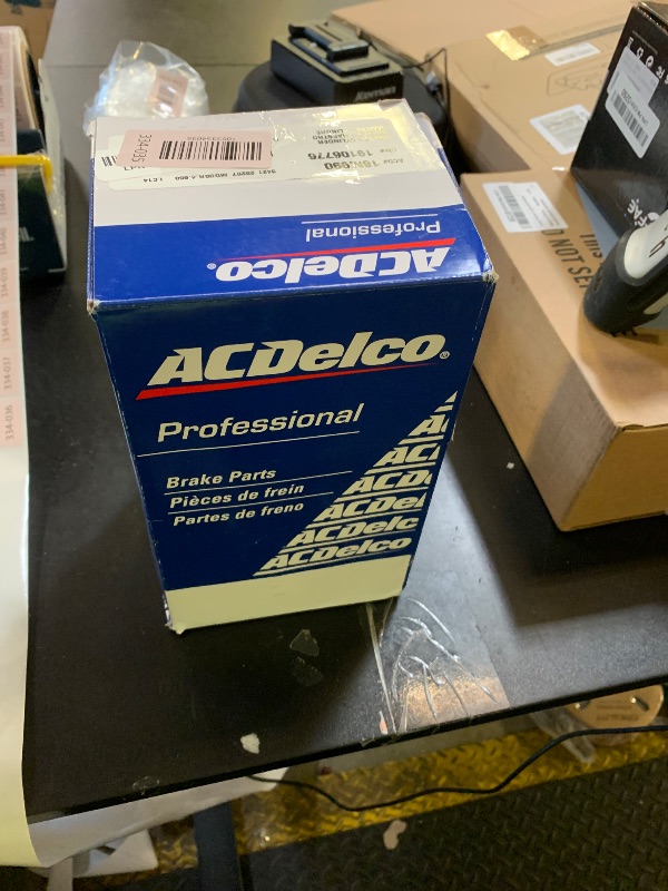Photo 1 of ACDelco Professional 18M990 Brake Master Cylinder Assembly