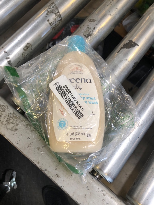 Photo 1 of Aveeno Baby Healthy Start Nourishing Newborn Wash, Hypoallergenic Baby Body Wash, Prebiotic Oat, Gently Cleanses Sensitive Skin, No added Fragrances & Parabens, Tear-free, 8 fl. oz