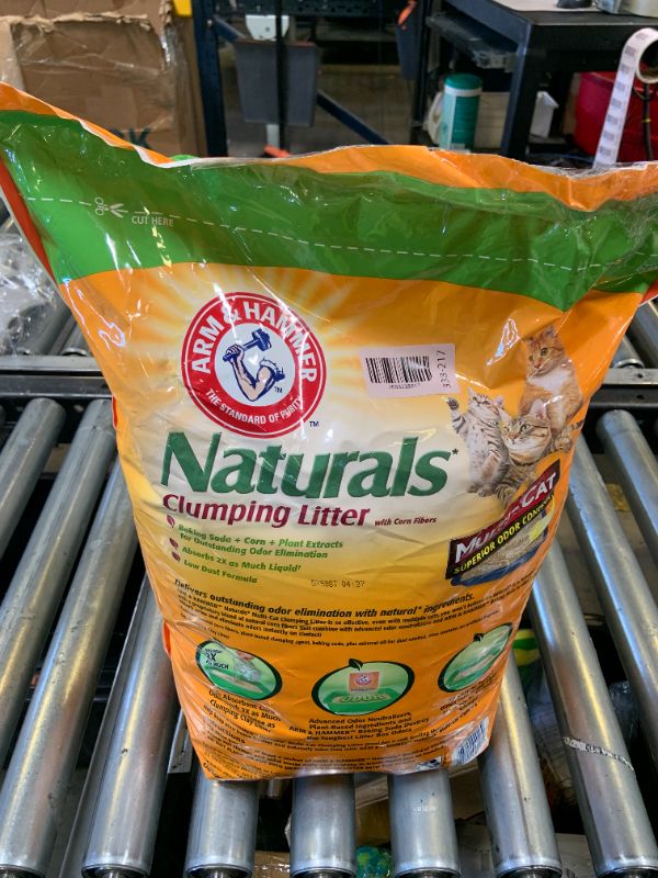 Photo 1 of ARM & HAMMER Naturals Clumping Cat , Litter Odor Control, Multi Cat Litter, 18 lb. Bag