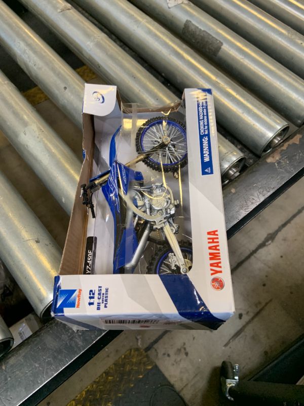 Photo 1 of NewRay Toys Motorcycle 1:12 Scale Yamaha YZ450F Dirt Bike, 58313, Multicolor