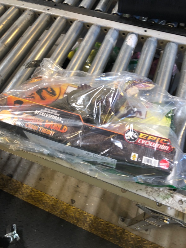 Photo 1 of Mattel Jurassic World Chaos Theory Battle Roarin’ Becklespinax Dinosaur Action Figure Toy, Rampage Head Strike, Chomp, Roars & Snarls, Extending Spikes