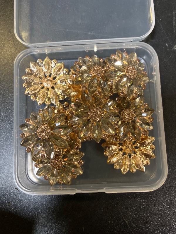Photo 1 of FLOWER BUTTONS 