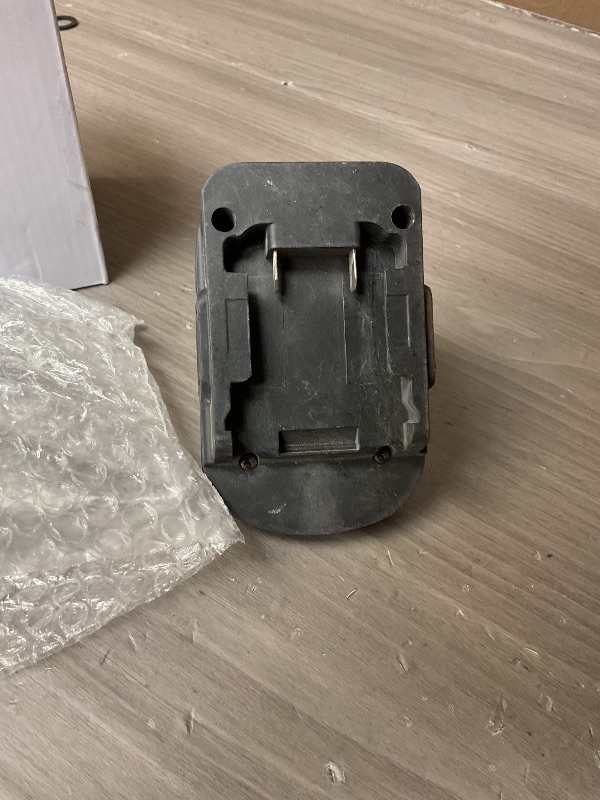 Photo 1 of DM18RL Batterie Adapter for Dewalt for Milwaukee 20V/18V Li-Ion Battery Convert to for Ryobi 18V P108 ABP1801 Battery with USB Port (Black)