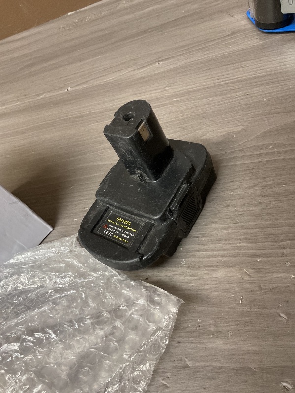 Photo 1 of DM18RL Batterie Adapter for Dewalt for Milwaukee 20V/18V Li-Ion Battery Convert to for Ryobi 18V P108 ABP1801 Battery with USB Port (Black)