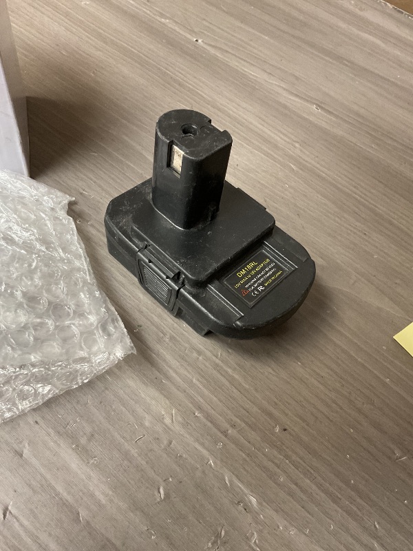 Photo 1 of DM18RL Batterie Adapter for Dewalt for Milwaukee 20V/18V Li-Ion Battery Convert to for Ryobi 18V P108 ABP1801 Battery with USB Port (Black)