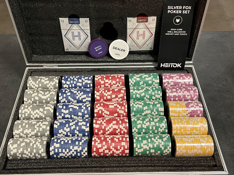 View 4 of Poker Chips 1000 Chips Set with Denominations, 11.5g Weighted Numbered Casino Chips Set, 2 Decks with Compact Aluminum Case for Texas Hold'em, Blackjack Chips