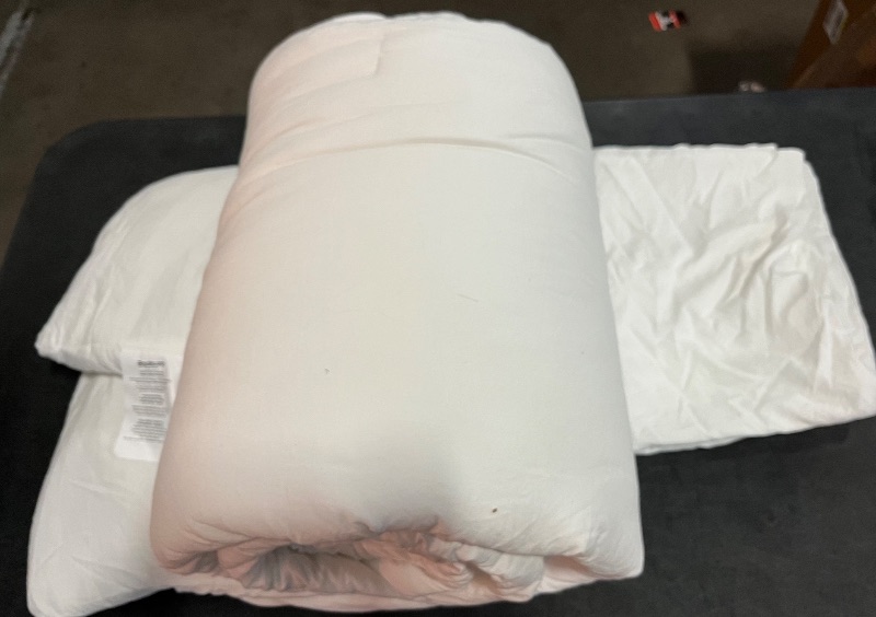 Photo 1 of Bedsure Twin/Twin XL Comforter Set, White Soft Prewashed Bedding for All Seasons, 2 Pieces GentleSoft™ Warm Down Alternative Bed Set, 1 Lightweight Comforter (68"x88") and 1 Pillowcase (20"x26")
