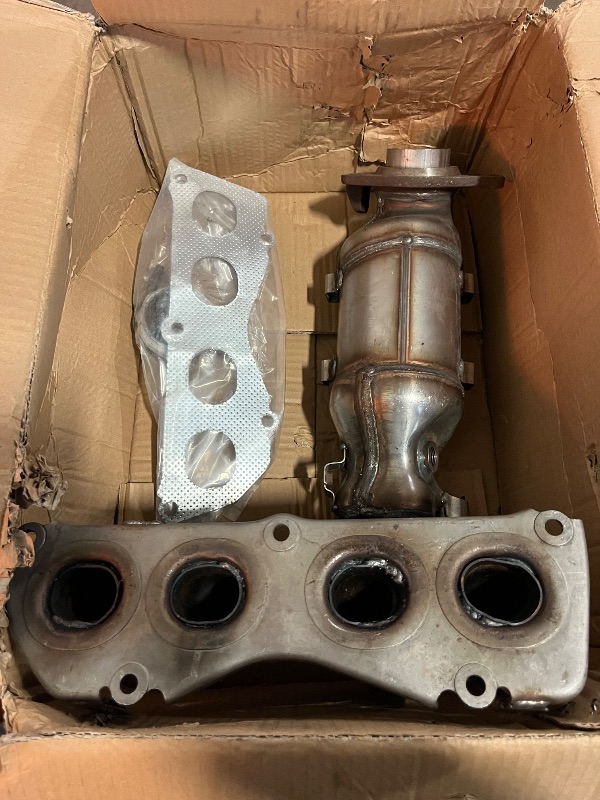 Photo 1 of High Flow Front Catalytic Converter Fits for Toyota Camry 2012 2013 2014 2.5L L4 Only Fit PZEV Catalytic Convertor Direct-fit 674-298 25051-0V040
