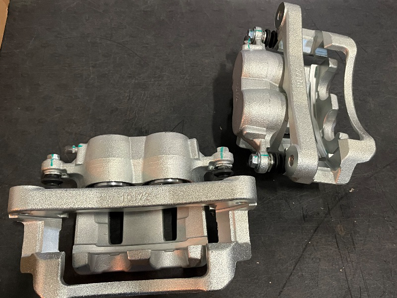 Photo 1 of DRIVESTAR 18B4790 18B4791 Front Brake Calipers for Ford 1999-2004 F250 Super Duty/ 1999-2004 F350 Super Duty/ 2000-2005 Excursion, OE-Quality New Disc Brake Caliper Pair
