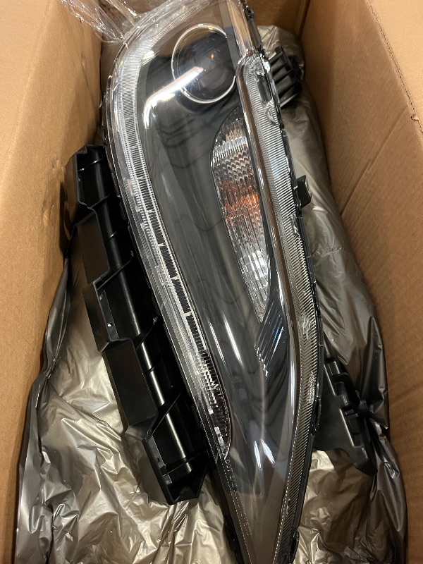 Photo 1 of HECASA Right Headlight Halogen w/Bulbs Compatible with 2016-2017 Chrysler 200 LX/C/Limited/S Replacement for CH2503260 68284785AA Clear Lens Black Housing Front Lamp Headlamp Passenger Side