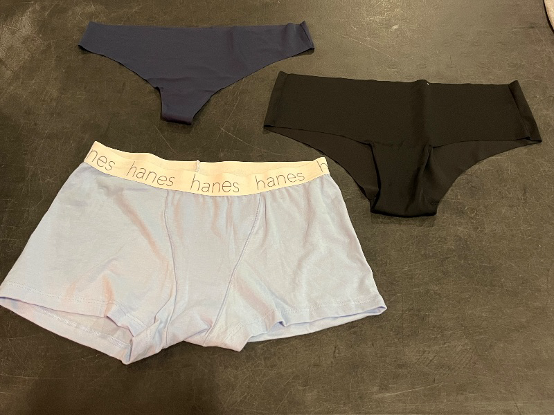 Photo 1 of (L) 3 Pairs of Womens Underwear 