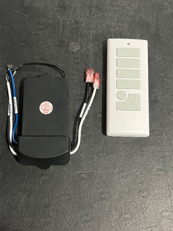 Photo 1 of Harbor Breeze 40837 Off-White Handheld Universal Ceiling Fan Remote Control
