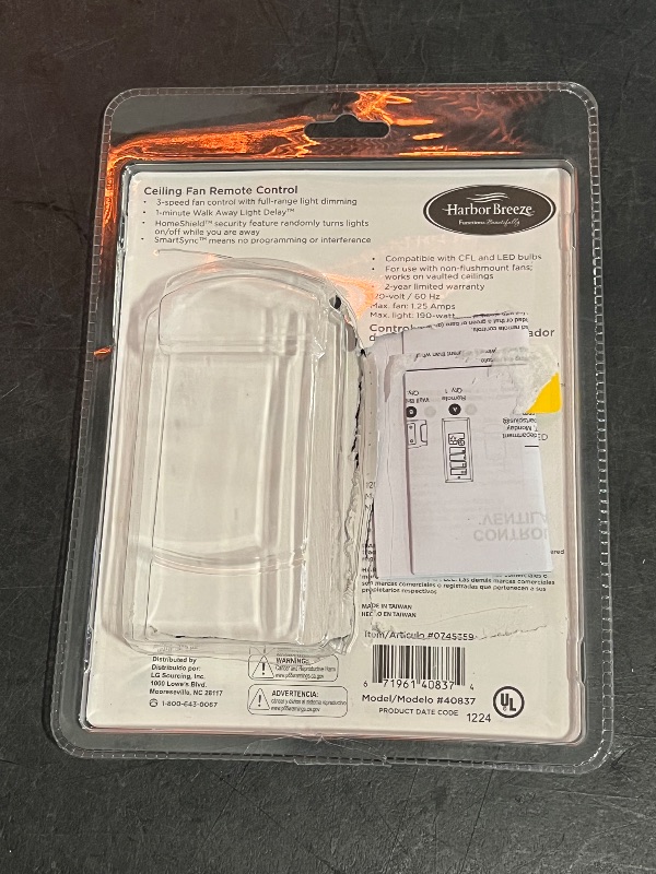 Photo 1 of Harbor Breeze Universal 4.72-in 3 -Speed 3 -Setting White Plastic Indoor/Outdoor Slope Ceiling Compatible Handheld Ceiling Fan Remote with Receiver Included
