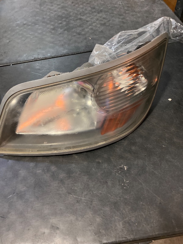 Photo 1 of Auto Parts Avenue APA Replacement Headlamp for 2006-2020 Hino 238 258 268 338 165 185 Pair Passenger and Driver