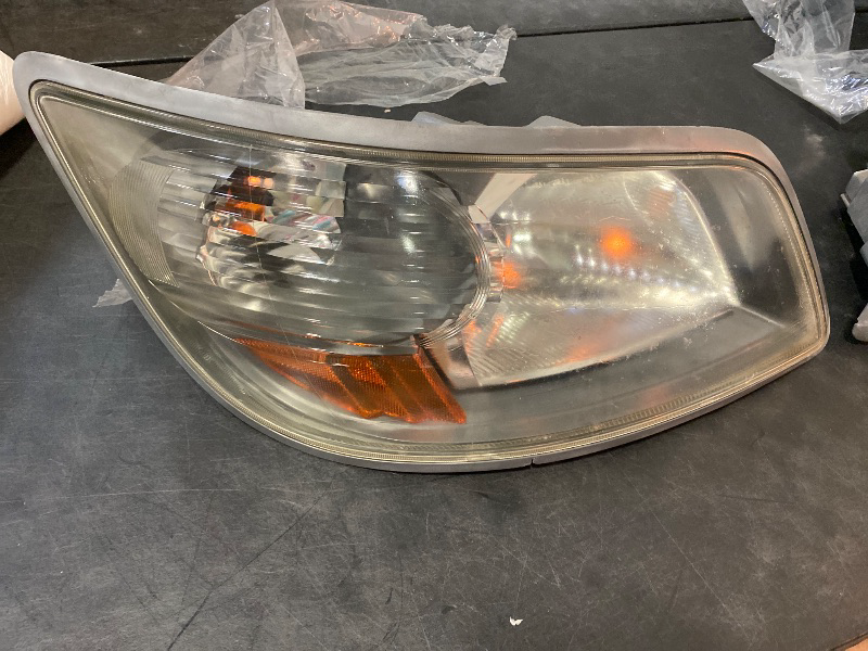 Photo 1 of Auto Parts Avenue APA Replacement Headlamp for 2006-2020 Hino 238 258 268 338 165 185 Pair Passenger and Driver