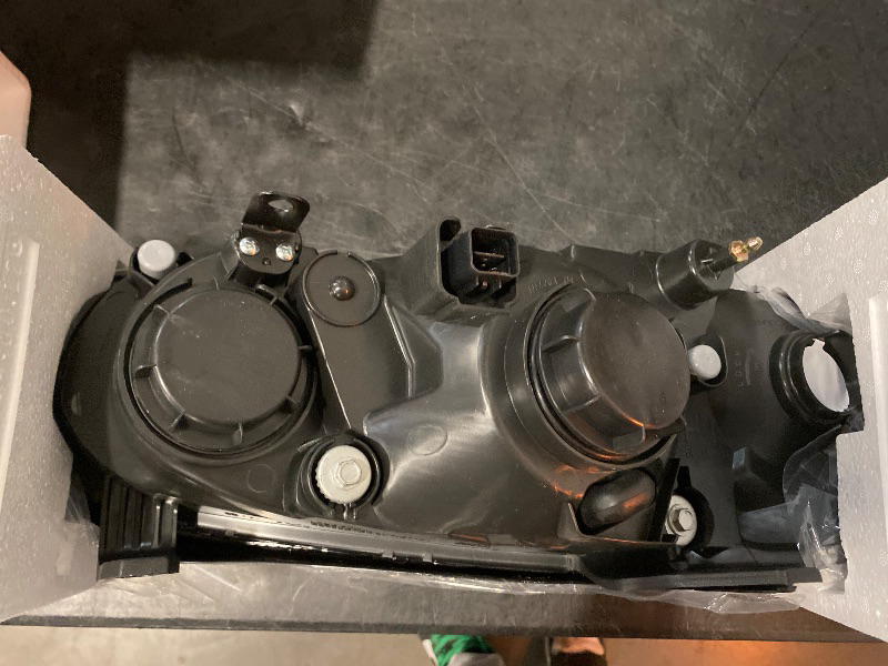 Photo 1 of for 2004 2005 2006 Hyundai Elantra Headlight Assembly compatible with 04 05 06 Hyundai Elantra Clear Lens Chrome Housing Amber Reflector Headlamp Replacement Left and Right Pair