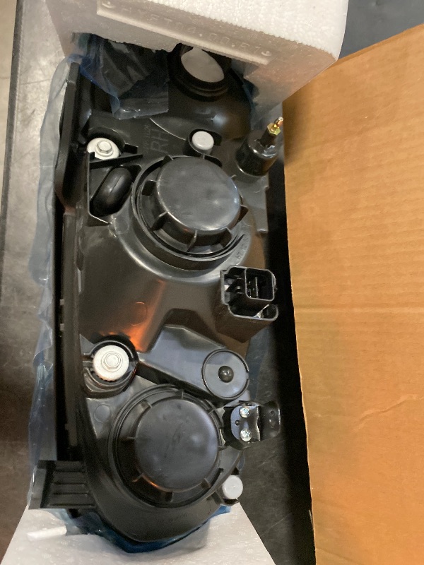 Photo 1 of for 2004 2005 2006 Hyundai Elantra Headlight Assembly compatible with 04 05 06 Hyundai Elantra Clear Lens Chrome Housing Amber Reflector Headlamp Replacement Left and Right Pair