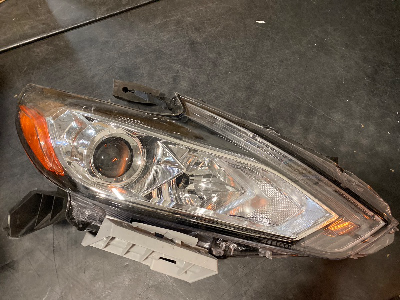 Photo 1 of Headlight Assembly Compatible with 2016-2018 Nissan Altima without LED DRL Halogen Headlamp Right Passenger Side