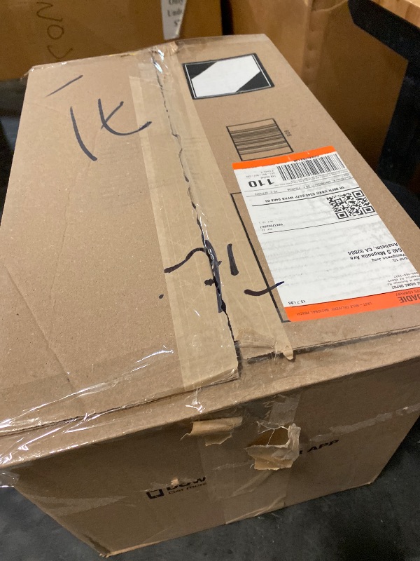 Photo 1 of 2 Count T6 Full Synthetic SAE 5W-40 Diesel Motor Oil 1 Gal