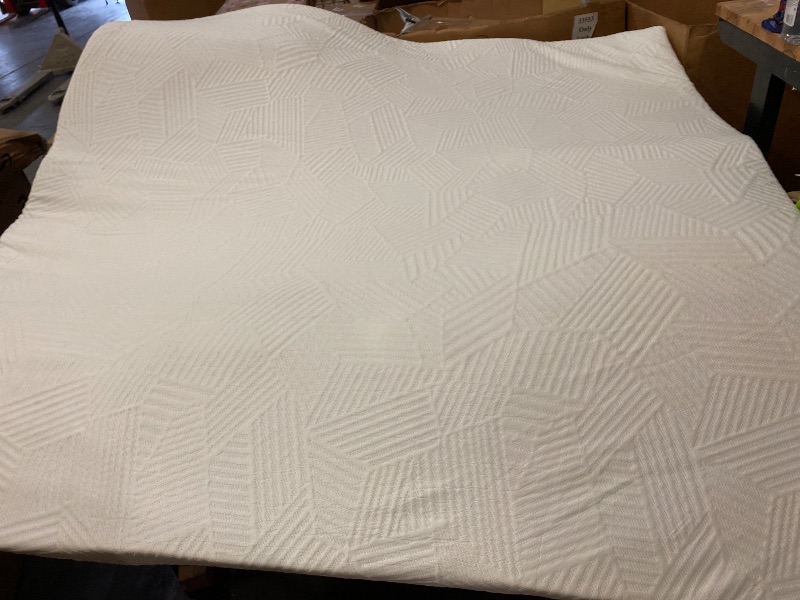 Photo 1 of (K) 3 Inch Gel Memory Foam Mattress Topper with Cooling Cover Ventilated Soft Mattress Pad, Bed Topper, CertiPUR-US Certified, King Size