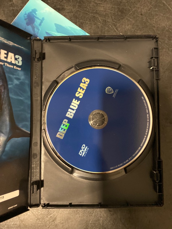 Photo 1 of Deep Blue Sea 3 (DVD)